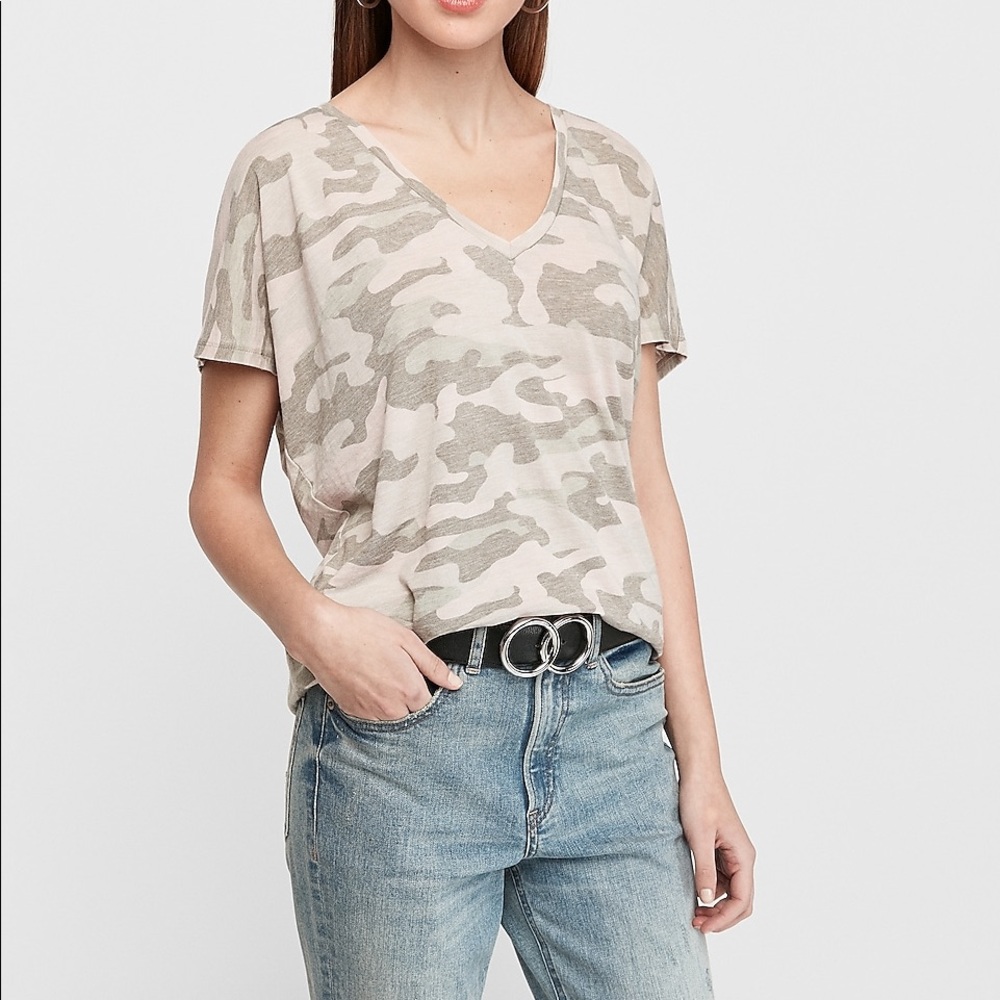 Express camo vneck